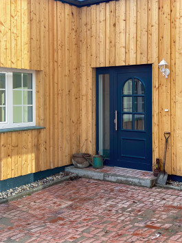 Studio-von-dieken-interiordesign-innenarchitektur-raumgestaltung-hassanierrung-parkettboden-landhausstil-Fassade-Haus-Eingang-EG-Haustür