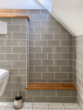 Studio-von-dieken-interiordesign-innenarchitektur-raumgestaltung-hassanierrung-parkettboden-landhausstil-kasettentür-DG-Bad