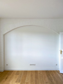 Studio-von-dieken-interiordesign-innenarchitektur-raumgestaltung-hassanierrung-parkettboden-landhausstil-kasettentür-EG-Kinderzimmer-Rundbogen