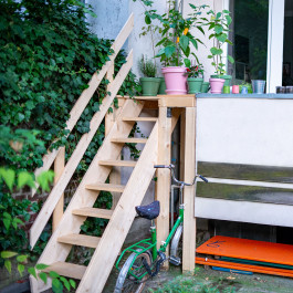 Studiovondieken-innenachitektur-interiordesign-raumgestaltung-innenarchitekt-trappe-gartentreppe-fichtenholz-balkon