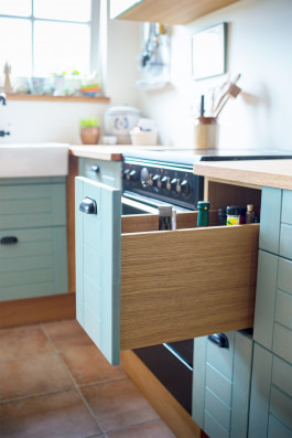 studiovondieken-kueche-projekt-design-duesseldorf-interiordesign-interior-schublade-herd-unterschrank-arbeitsplatte