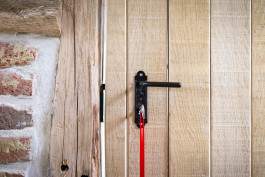 studiovondieken-tuer-fachwerkhaus-fachwerk-haus-interior-interiordesign-design-duesseldorf-eiche-wood-wooddesign-griff-tuergriff